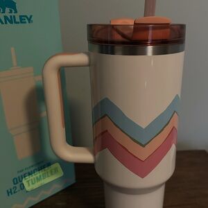 Stanley Tumbler with Straw
New in box 
Never used ! 
Pet friendly home